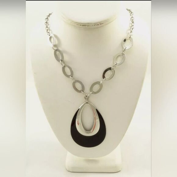 Classic Look Teardrop Pendant Necklace by New York & Company NWT 18"+3" - Picture 1 of 2